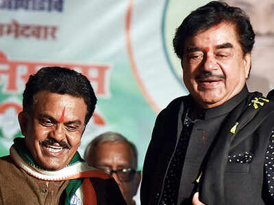 Shatrughan Sinha campaigns for Sanjay Nirupam, gets spontaneous response from Congress workers