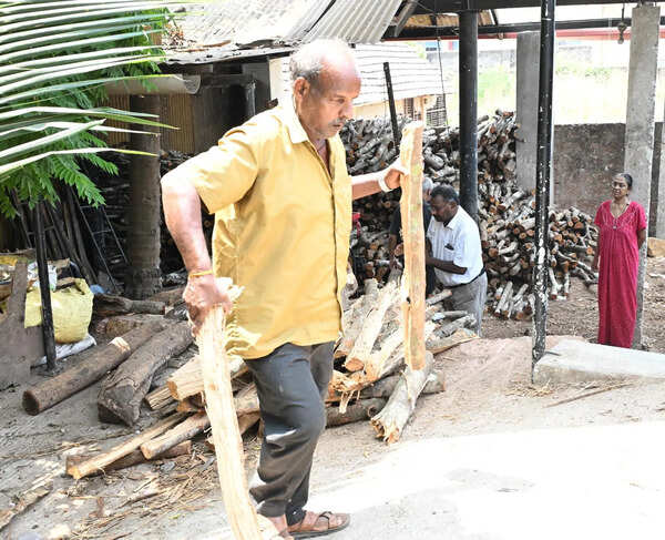 Heat in the kitchen: LPG hike fuels firewood crunch in Mangaluru
