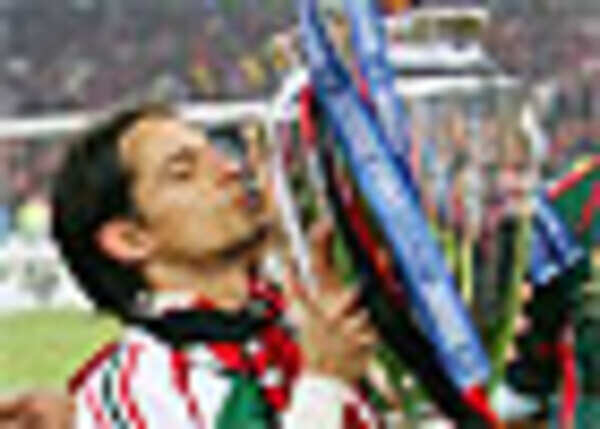 AC Milan sink Liverpool 2-1