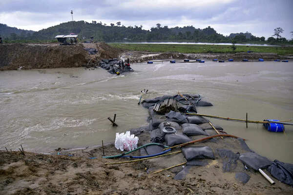 Barak prepares to reinforce embankments prior to monsoon season; 24x7 control room to be operational from May 1