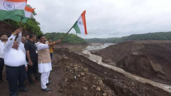 Madhya Pradesh: Water recedes, I-Day spirit soars, thousands trickle back to evacuated villages in Dhar
