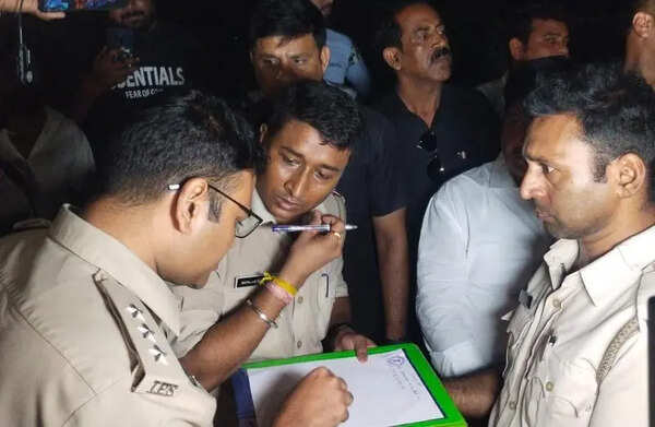 West Bengal elections: Hours before counting, 1,000 VVPAT slips recovered from Madhyamgram roadside