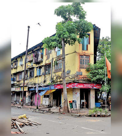 ‘Leaning mansion’ of Byculla triggers evacuation