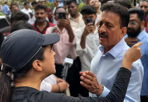Woman takes on minister over traffic disruption, draws support from social media