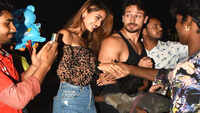 Disha Patani gets mobbed; Tiger Shroff comes to her rescue 