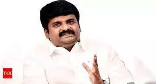 ‘Vijay like trailer, AIADMK will triumph in climax’