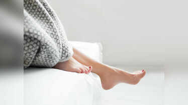 5 reasons to NEVER sleep naked
