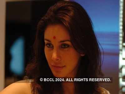 ​​Cancer survivor Lisa Ray wishes strength and love to Bollywood actress Sonali Bendre