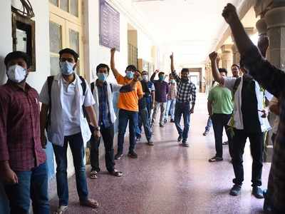 Resident doctors in Maharashtra's Aurangabad protest, demand PPE, N95 masks