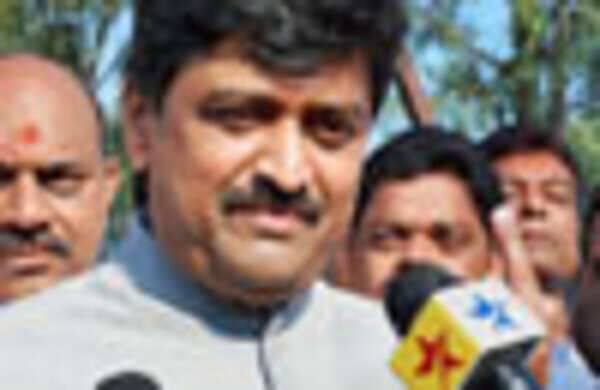 Chavan camp trains gun on Deshmukh, Shinde