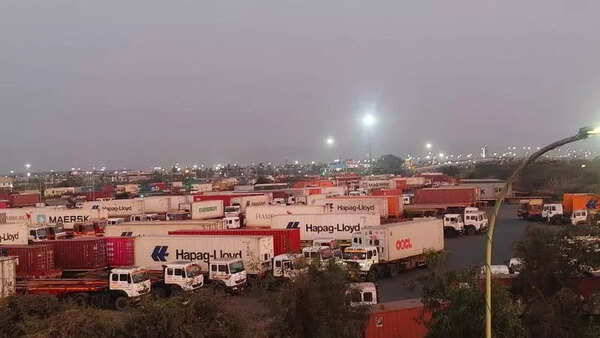 Over 200 fresh produce containers for Dubai stranded at Mumbai’s JNPT