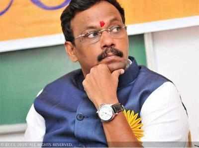 Vinod Tawde says filmmakers should make films closer to reality