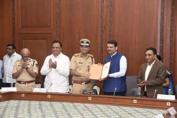 CM Devendra Fadnavis felicitates Nashik top cop