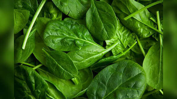How to make spinach and aloe vera hair mask