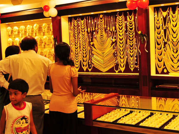 Strong US jobs data, stable rupee may push gold prices down by Rs 500