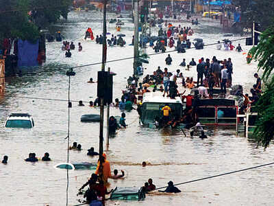 Photos: Mithi River floods Mahim, Matunga tracks; 1500 evacuated in Kurla