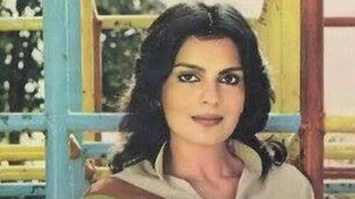 Zinat Aman yalangoch