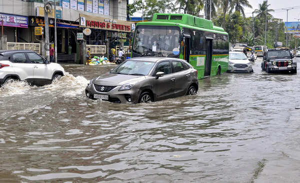 Assam govt steps up measures to tackle Guwahati floods, locals complain of delays