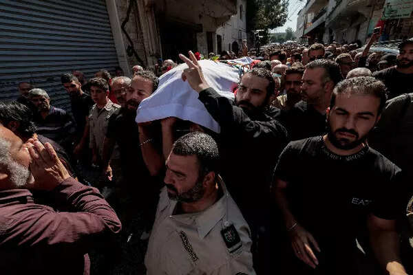 What is Hezbollah, the group that poses a threat to Israel from north?