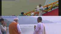 PM Narendra Modi performs Narmada 'aarti' at Sardar Sarovar dam 