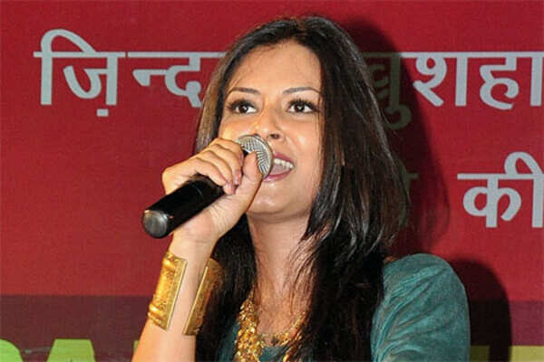 Singer Torsha Sarkar, of Indian Idol 4 fame performs at this pre-holi bash in Raipur