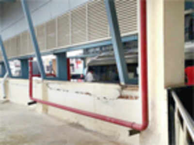BMRCL’s poor maintenance stands exposed at station