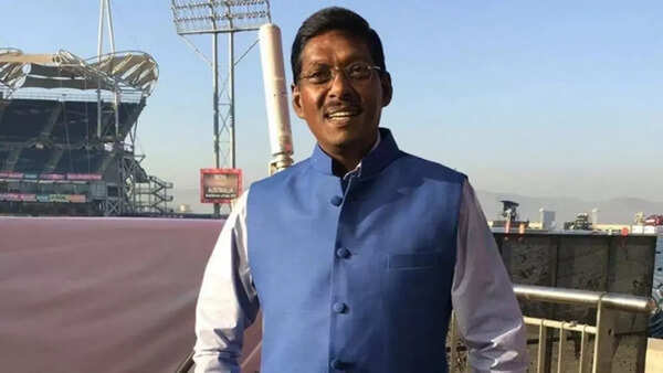 Ex-India star quits commentary, alleges 'colour discrimination'
