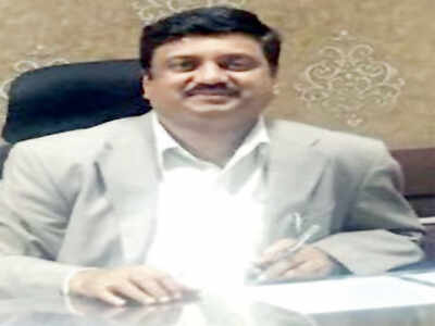 IAS officer BM Vijay Shankar accused in IMA scam ends life