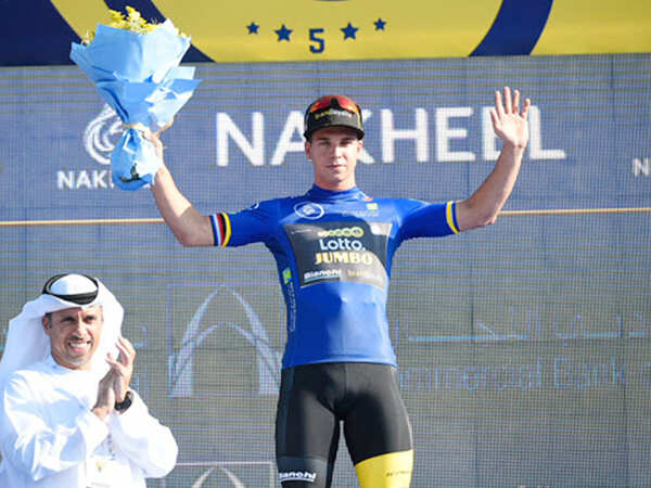 Dubai Tour: Dylan Groenewegen wins frenetic opening stage