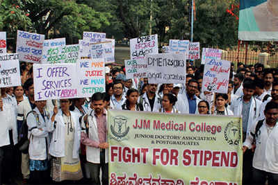 Karnataka: Junior doctors begin strike for stipend