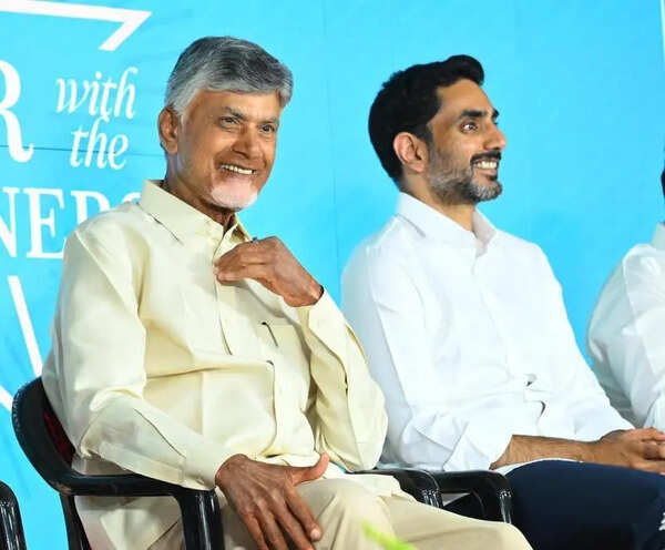 Naidu hosts dinner to celebrate ET award
