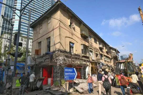 Haji Noorani Chawl eviction begins, clears path for double-decker Sewri-Worli Elevated Corridor work in Mumbai