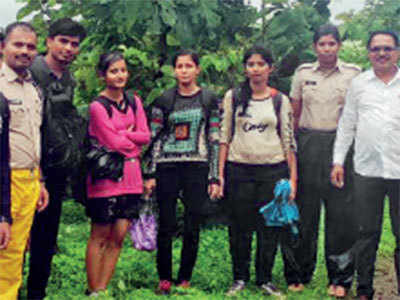 Villagers, cops rescue trekkers stranded in Chanderi Fort