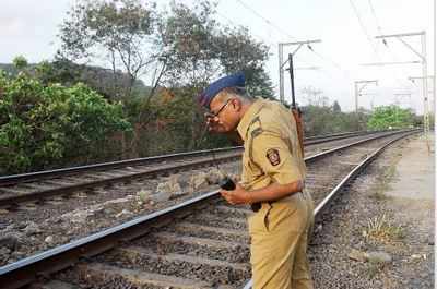 Suicide bid foiled by RPF at Nallasopara station