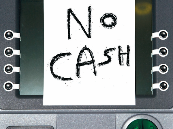 On first payday after demonetisation, banks run out of cash within hours and ATMs dry up