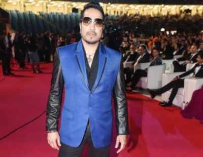At Donald Trump's pre-inauguration dinner, Bollywood singer Mika Singh marks his presence