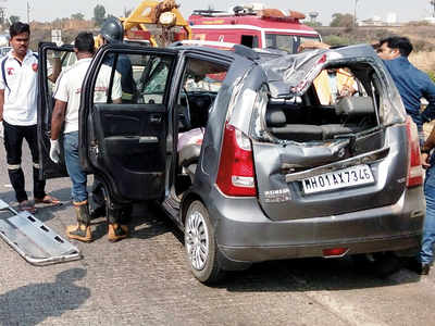 Man agrees to drive family, dies on E-way