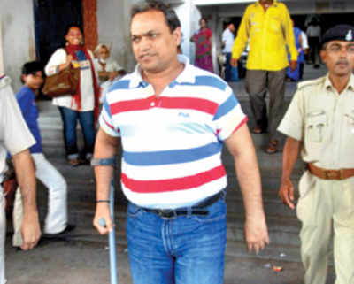Tainted cop cites potholes to avoid transfer to Mumbai jail