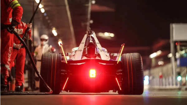 Big Time explains Formula E energy management perfectly, fans say “send it to F1 drivers”
