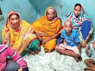More than 300 migrants are still stuck in Worli and Agripada