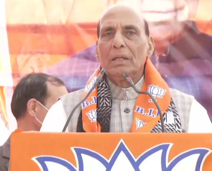 Under SP, Katte (pistols) bante they Katte chalte they'. But under BJP, Brahmos missile will be made.Not only 'Goli (gun shot) but Gola will also be manufactured in UP: Rajnath Singh in Malihabad, Lucknow