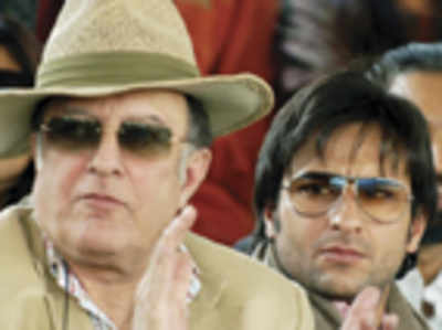 Can’t make a Hindi film on my father, says Saif