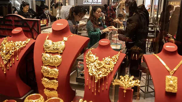 How rich Chinese are moving money out of the country