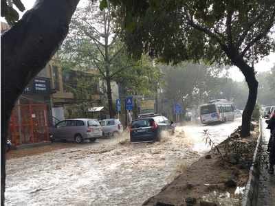 Heavy rains lash parts of Delhi, fifteen trains delayed