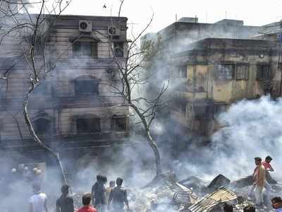 Massive fire breaks out at Dunlop area in Kolkata, destroys 50 shanties