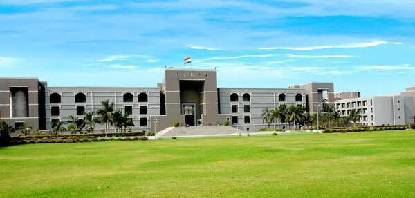 Gujarat high court grants bail to woman in jail with child in drug trafficking case