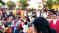 Migrant workers stage protest in Chittoor demanding to return home 