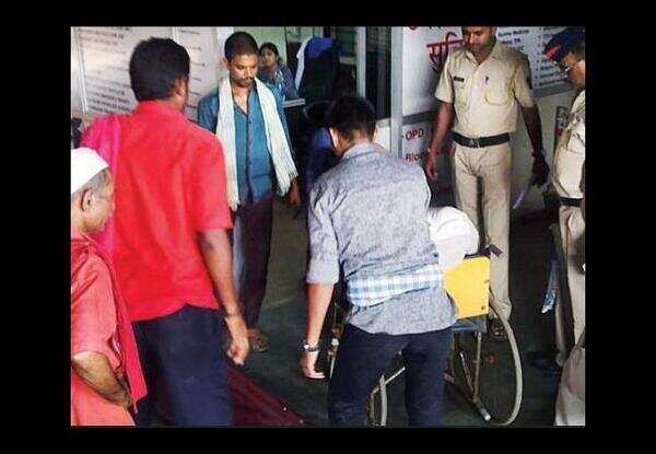 62-year-old suffers heart attack on Thane station foot overbridge, dies waiting for ambulance