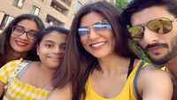 Sushmita Sen's latest family picture with daughters and boyfriend Rohman Shawl is all hearts! 