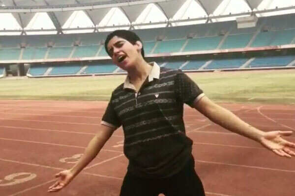 Here's how Shah Rukh Khan made Aamir Khan's 'Dangal' co-star Sanya Malhotra blush